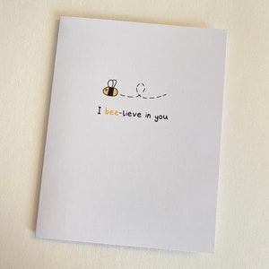 I bee-lieve in you biglietto di auguri fatto a mano - biglietto di auguri con giochi di parole carino, biglietto divertente, biglietto di auguri per il compleanno, biglietto di congratulazioni, ecologico, carino