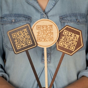 Barra de menú de código QR de madera Soporte de menú de mesa de menú digital Código QR Signo de WiFi Restaurante Código Qr Menú Signo de pago Signo de código QR de boda