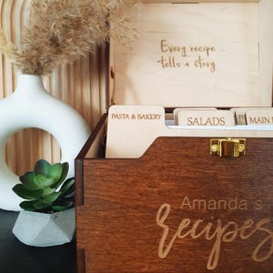 Scatola per ricette personalizzata con schede di ricette e divisori, regalo per la festa della mamma per la nonna, scatola per riporre le ricette in cucina, regalo di anniversario, scatola per schede di ricette personalizzate