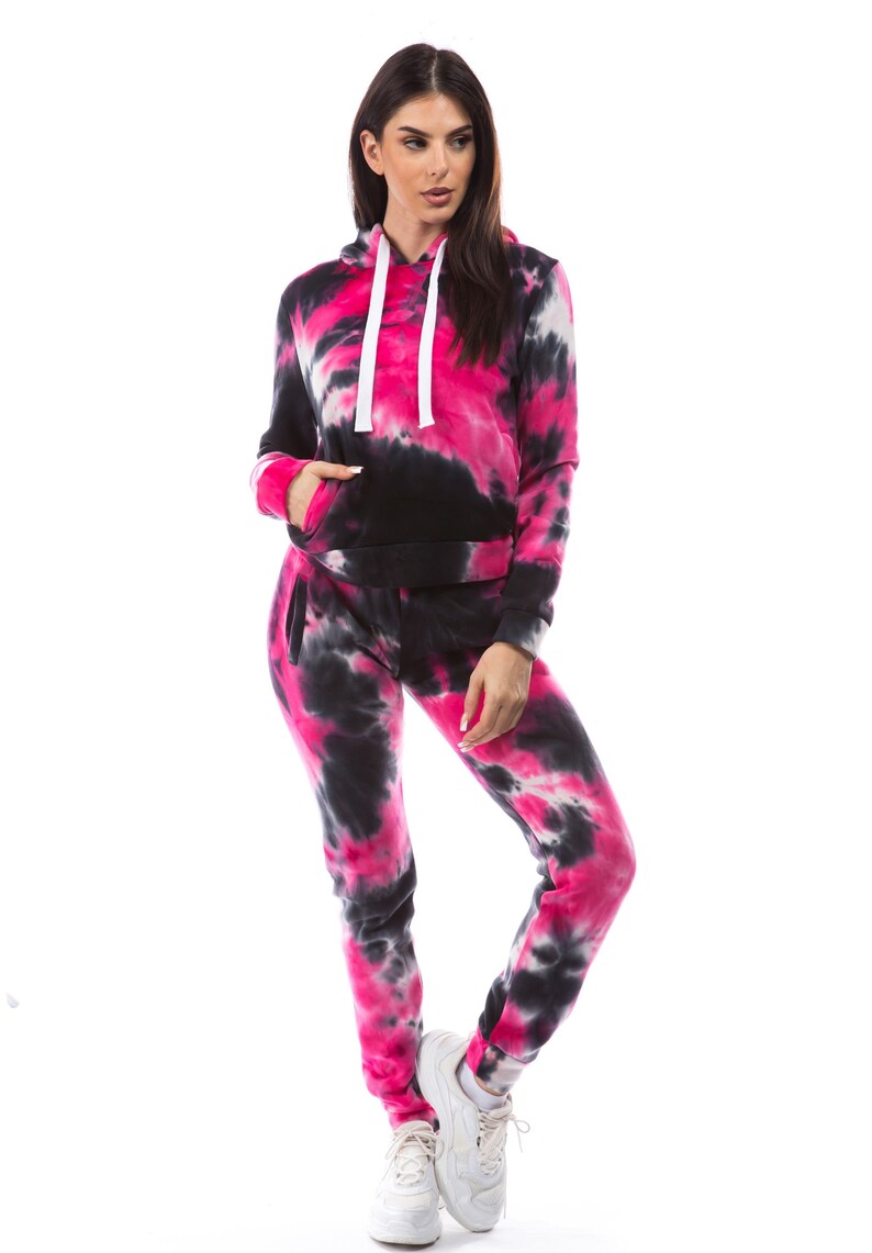 Women/'s Pull Over Tie Dye Jogger Set.