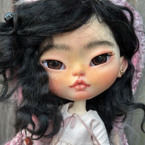 OOAK Custom Blythe Doll – Hand‑Carved Face, Mohair hair, Realistic Eyechips, Art Doll for Collectorsl, sculpted eyes, Freya image 18