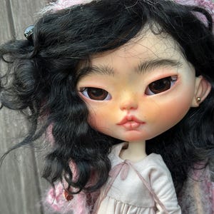 OOAK Custom Blythe Doll – Hand‑Carved Face, Mohair hair, Realistic Eyechips, Art Doll for Collectorsl, sculpted eyes, Freya image 16