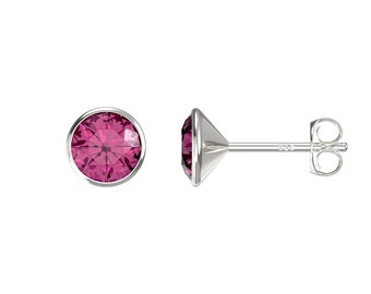 Aeon Örhängen i äkta sterlingsilver med rubinfärgade Swarovski-kristaller. Örhängen med oktober-födelsesten.