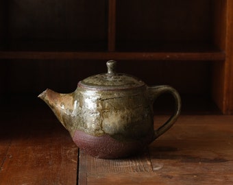 Holzbefeuerte Tepot aus roter Tonkeramik. Größere grüne Teekanne aus Steinzeug. Geschenk für Teeliebhaber. Teekanne für die Familie