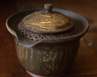 Wodfired wild clay ceramic shiboridashi. Small japanese slyle shiboridashi teapot. Gift for tea lovers. Wild clay gaiwan