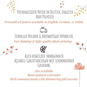 K&ouml;nnte beinhalten: Ein wei&szlig;es Poster mit Text in Deutsch, Englisch und Polnisch, das personalisierte Poster und handgemalte Aquarell-Geburtsanzeigen mit Goldakzenten bewirbt. Das Poster erw&auml;hnt auch schnellen Versand und hochwertigen Fotodruck.