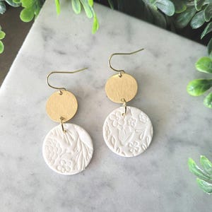 White and Gold Clay Earrings, White Floral Earrings, Handmade Polymer Clay Earrings, Bridal Earrings, Gift for Her, Formal Earrings, Gold