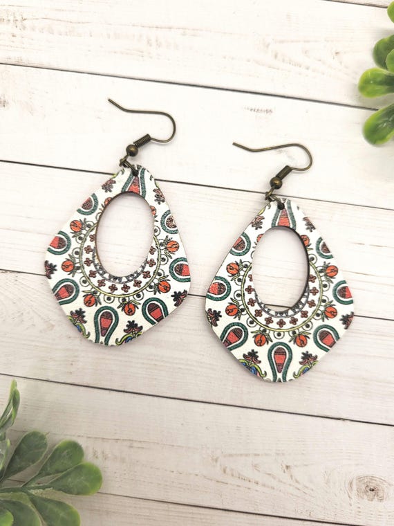 White Madala Pattern Earrings.