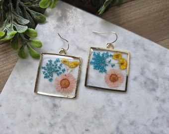 Large Daisy Resin Earrings: Real Pressed Flower Dangle.