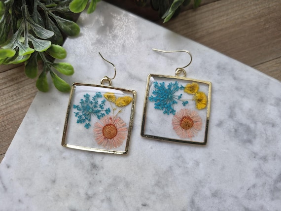 Large Daisy Resin Earrings: Real Pressed Flower Dangle.