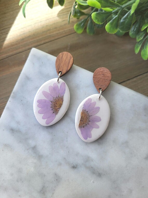Light Purple Dried Daisy Earrings.