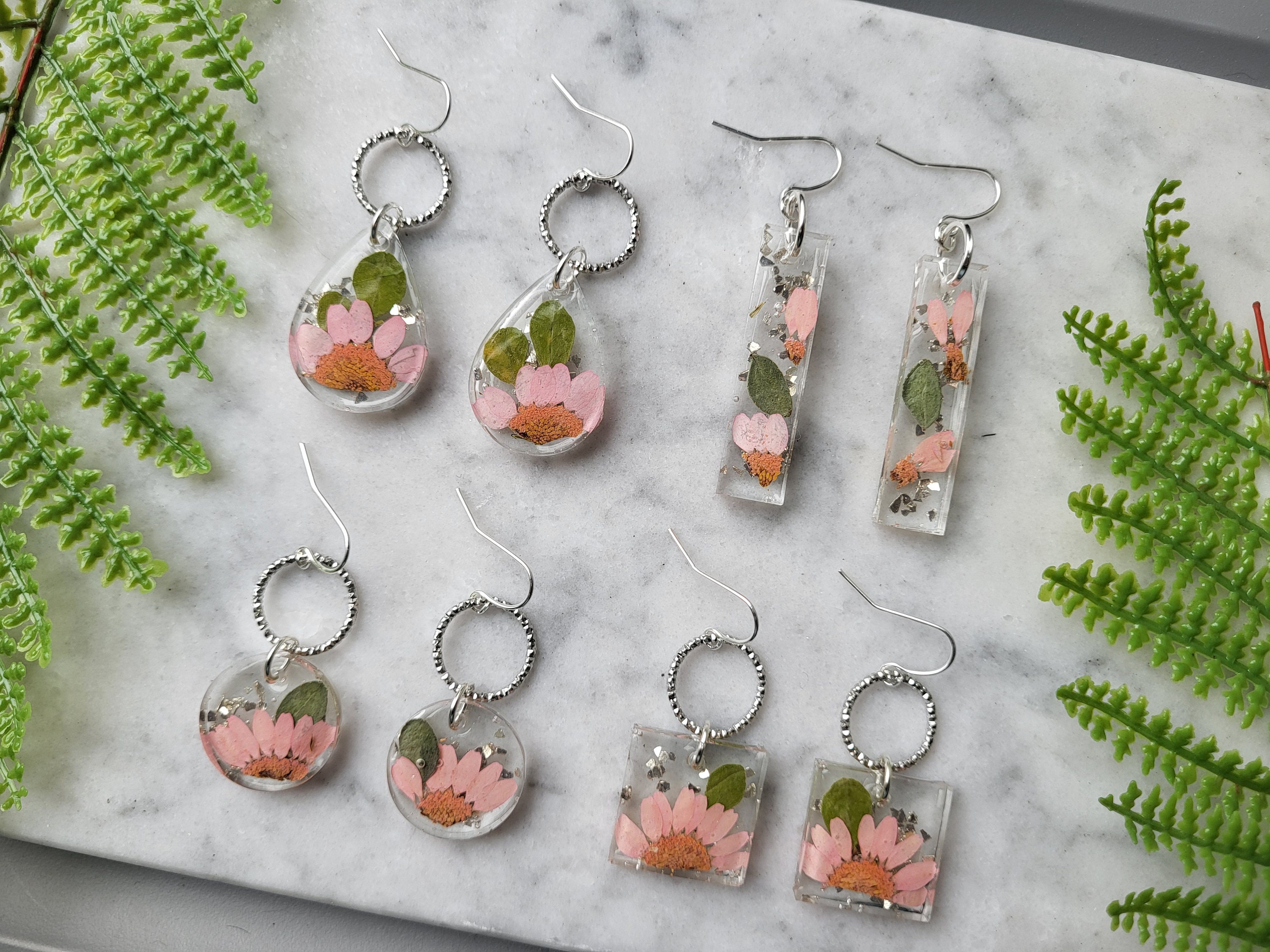 Dried bleeding heart earrings, Pressed flower earrings, Botanical earr –  DaisyMoon by Hillerland