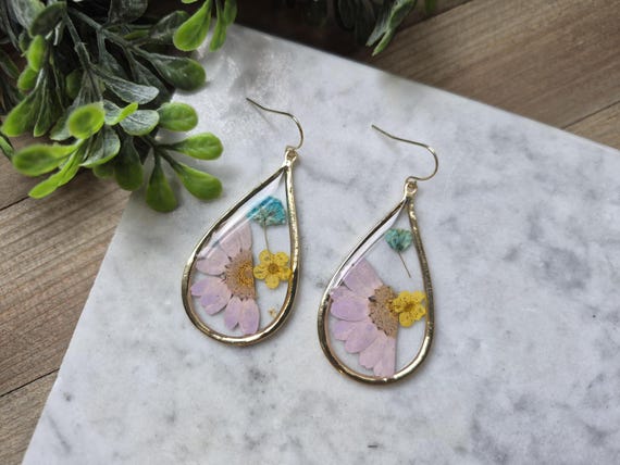 Large Daisy Teardrop Resin Earrings: Real Pressed Flower Dangle.