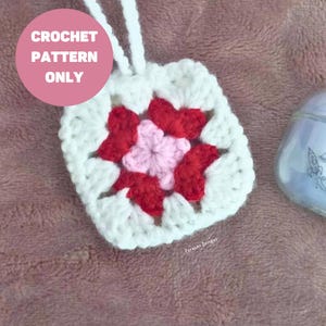 Crochet Granny Square Pouch Pattern | Digital pattern | Bag charm Pattern | beginner crochet pattern |  Pdf Pattern | Granny Square Pattern