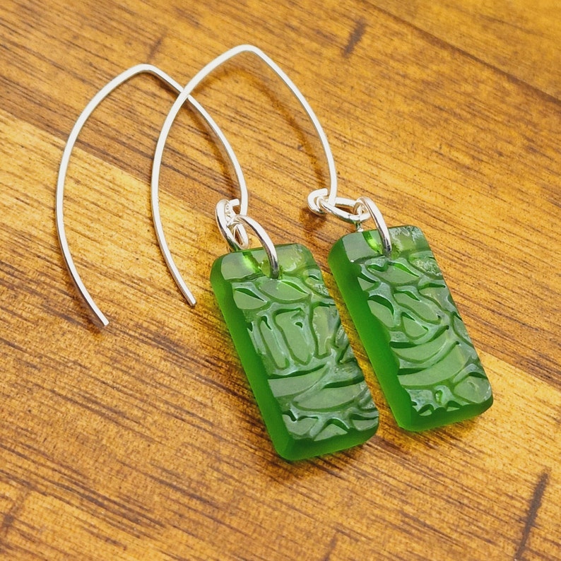 Gin Bottle Earrings | Upcycled Tanqueray Bottle | Recycled Glass Jewelry | Handmade | Sterling Silver bild 4