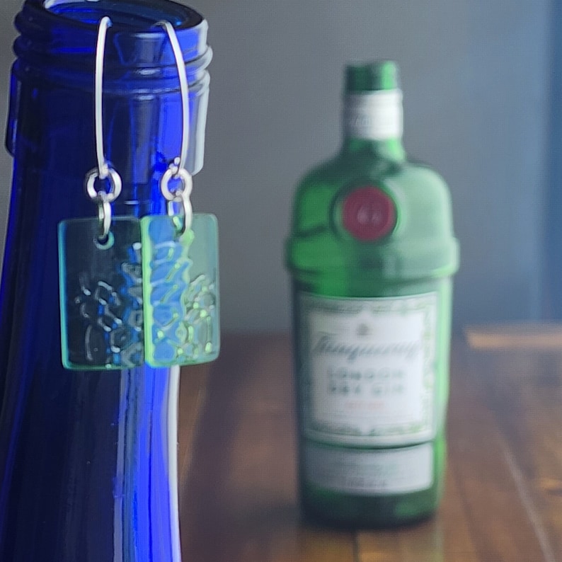Gin Bottle Earrings | Upcycled Tanqueray Bottle | Recycled Glass Jewelry | Handmade | Sterling Silver bild 2