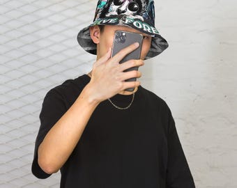 Live forever…Bucket Hat "Oasis Revival" – Britpop Meets Street Style