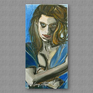 Portret van een vrouw met gekruiste armen. Origineel acrylschilderij op doek.