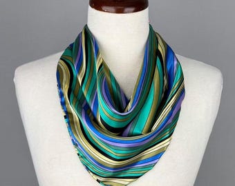 Green Pre-Tied Satin Scarf Necklace: Magnetic Closure, Handmade