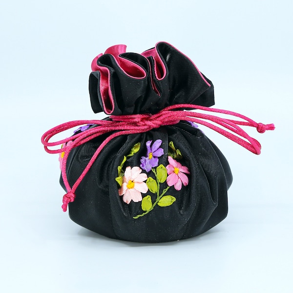 Beautiful Jewelry Pouch, Embroidered Jewelry Bag, Jewelry Bag, Flower Pouch, Flower Jewelry Holder, Jewelry Bags Travel