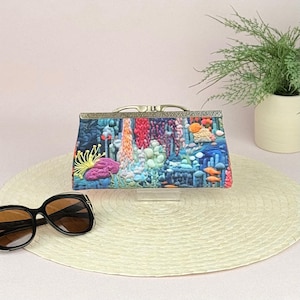 Estuche para gafas de sol con diseño de cuento de hadas submarino – Impresión de bordado digital – Soporte para gafas de algodón – Bolso de mano pequeño – Regalo para ella