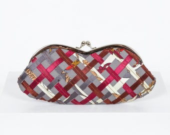 Handmade Woven Fabric Ribbon Eyeglass Case: Kiss Clasp Closure