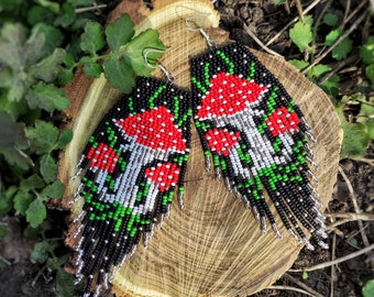 Amanita muscaria beaded earrings Seed bead Beadwork Fringe Glass Beads Aesthetic Green Witch Forest Slow fashion Fairy core Witchy things