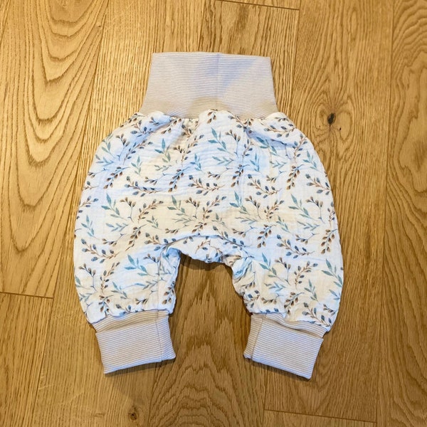 Baby Pump Pants | Co-wax pants| Harem trousers size 50/56 - 98/104 / gift set / made of muslin for girls #Blumen #Blüten #Zweige #mint #beige