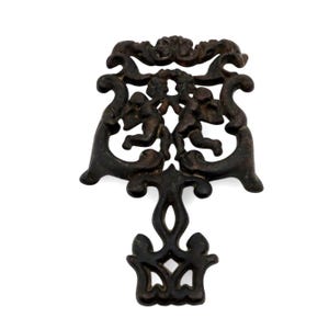 TRIVET Pot Holder Footed With CHERUB Design Cast Iron Vintage 8&quot;