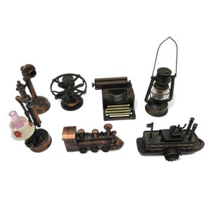 7 Mini Temperamatite Pressofuso Lanterna Macchina da Scrivere Telefono Lampada Nave Ventilatore Treno Decorazione Vintage