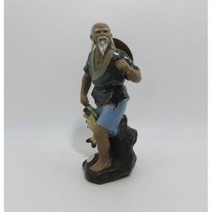 Hoge vintage klei Aziatisch Chinees mudman-visserbeeldje met vis 8,5" - Amerikaanse taken prepaid