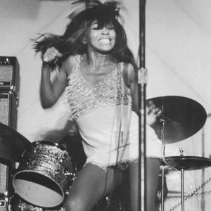 8x10 photo Tina Turner "The Queen of Rock 'n Roll" in concert #2