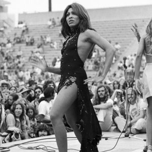 8x10 photo Tina Turner "The Queen of Rock 'n Roll" in concert