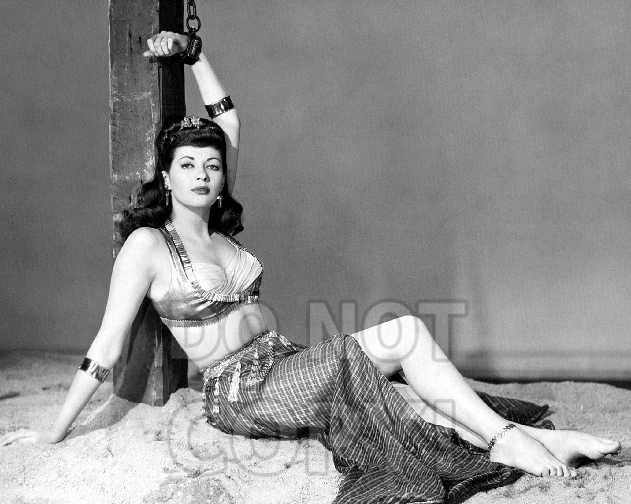 Yvonne decarlo hot pics