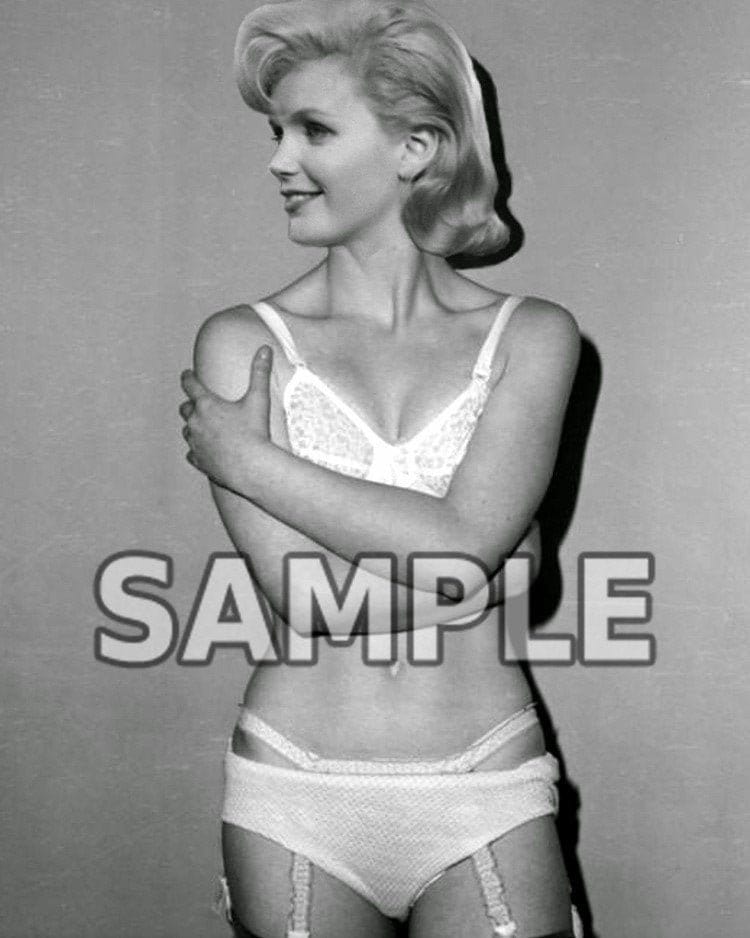 8X10 PUBLICITY PHOTO ACTRESS LEE REMICK PIN UP WW316 