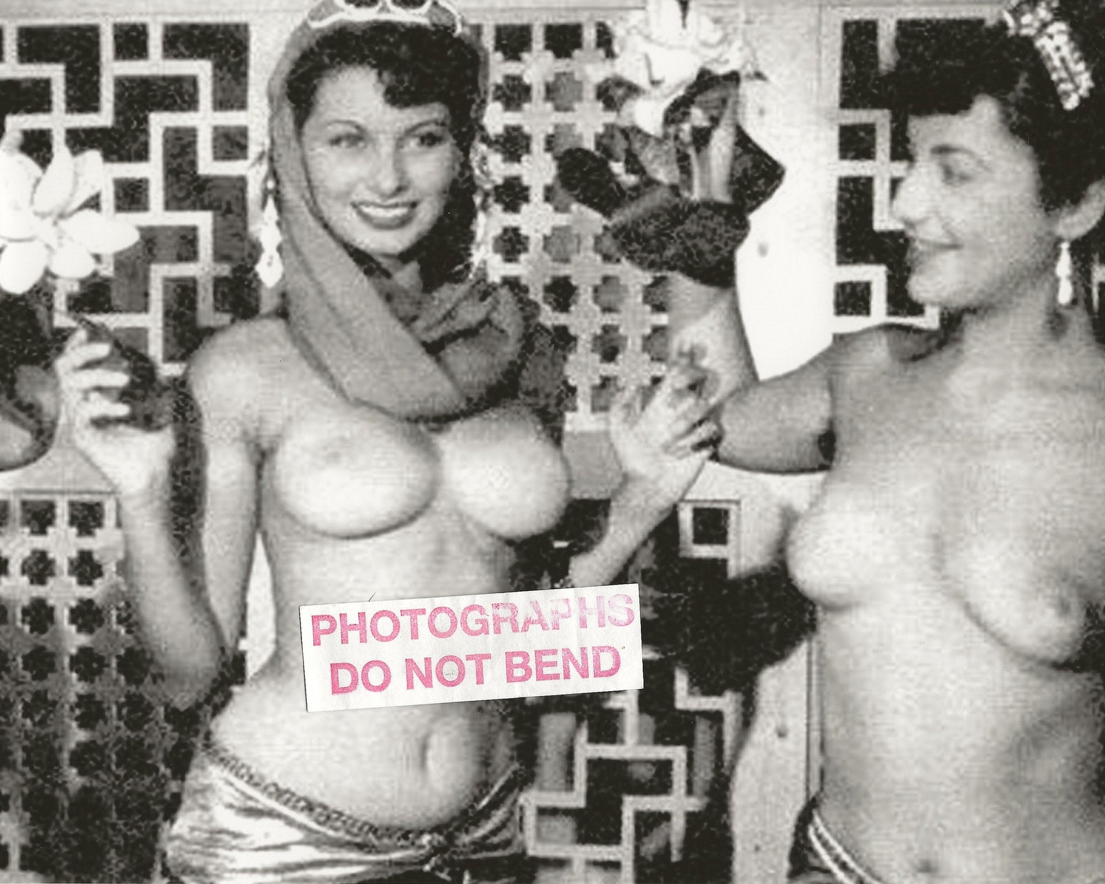 8x10 photo Sophia Loren & friend 4 pretty sexy topless movie afbeelding...