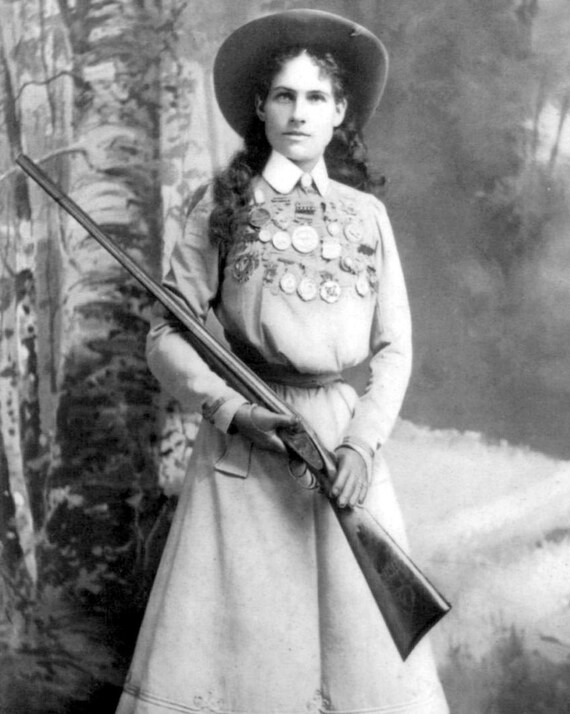 8x10 Photo of Annie Oakley in 1899 Wild West Sharpshooter | Etsy