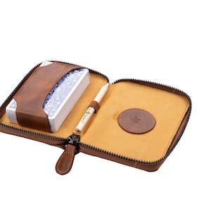 ARTICLE B - Porte-cartes en cuir - crayon inclus DÉFAUTS OPTIQUES