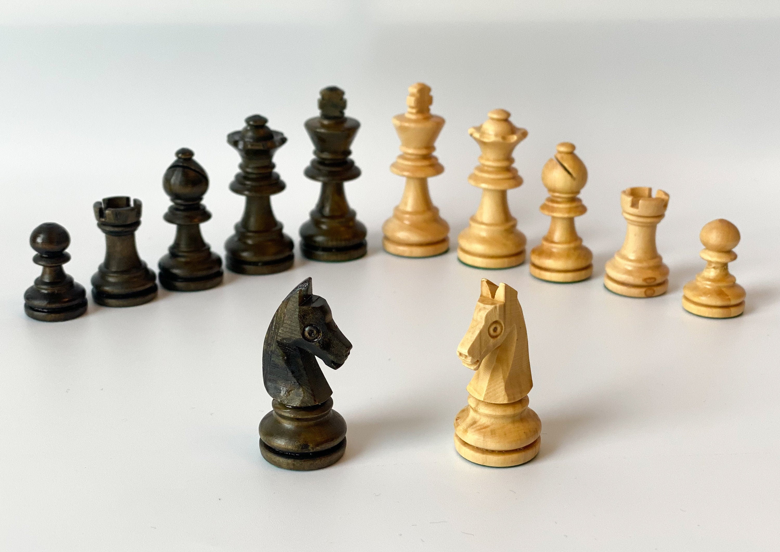 Melia Games Schachfiguren aus Holz 63 x 25 mm Königshöhe 31 