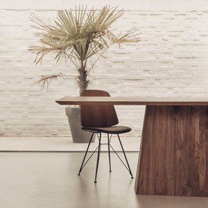 Kluskens 'ADAM' dining table in solid walnut image 3