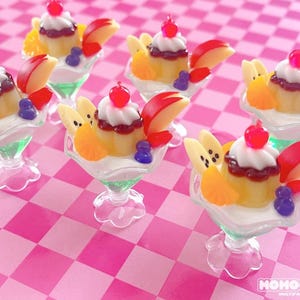 Pudding à la Mode Resin Parfait Charms