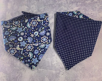 Perro Reversible Bandana Pájaro Azul Floral.