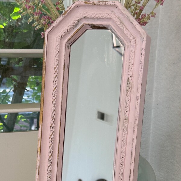Miroir rose shabby chic vintage : décoration murale en relief effet vieilli