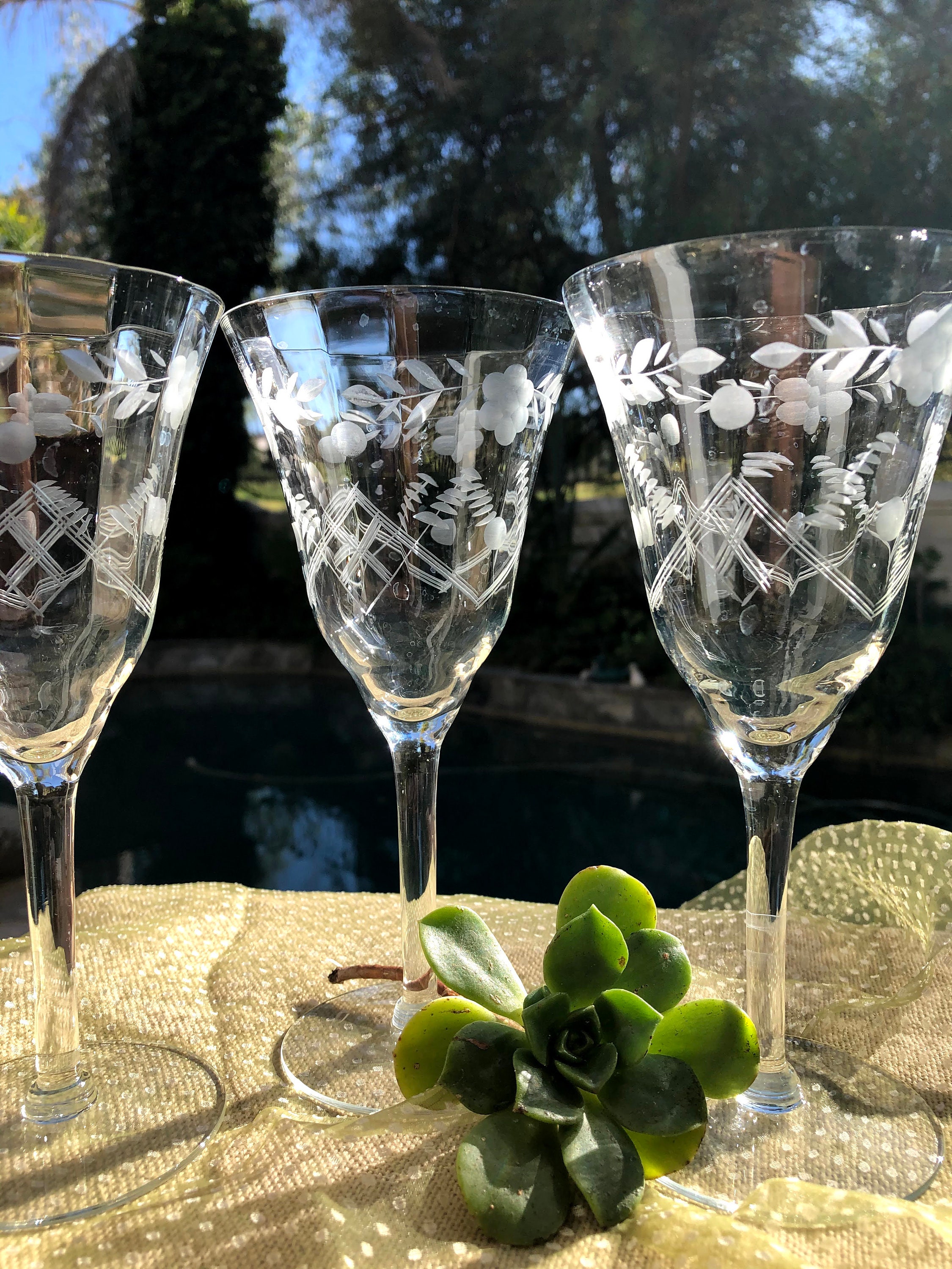 Elegant Vintage Wine/water Glasses, Set of 4 Clear Stems, Barware, Tulip  Shaped Glassware, Floral With Dot Pattern Wine Glasses, Wedding 