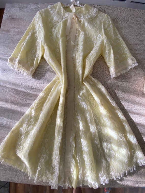 VINTAGE Odette Barsa / Peignoir Robe / Lace Ruffle