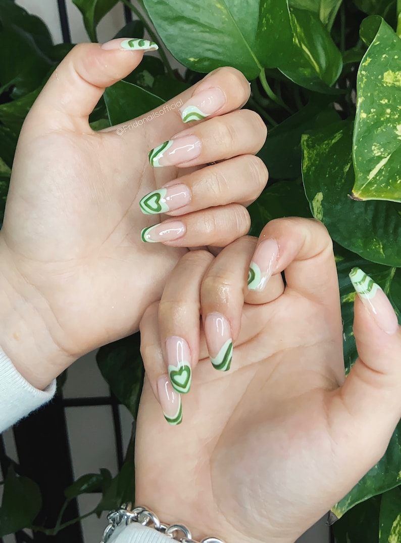 Wavy Design. Abstract nail design . Press On Nails. Round image 0
