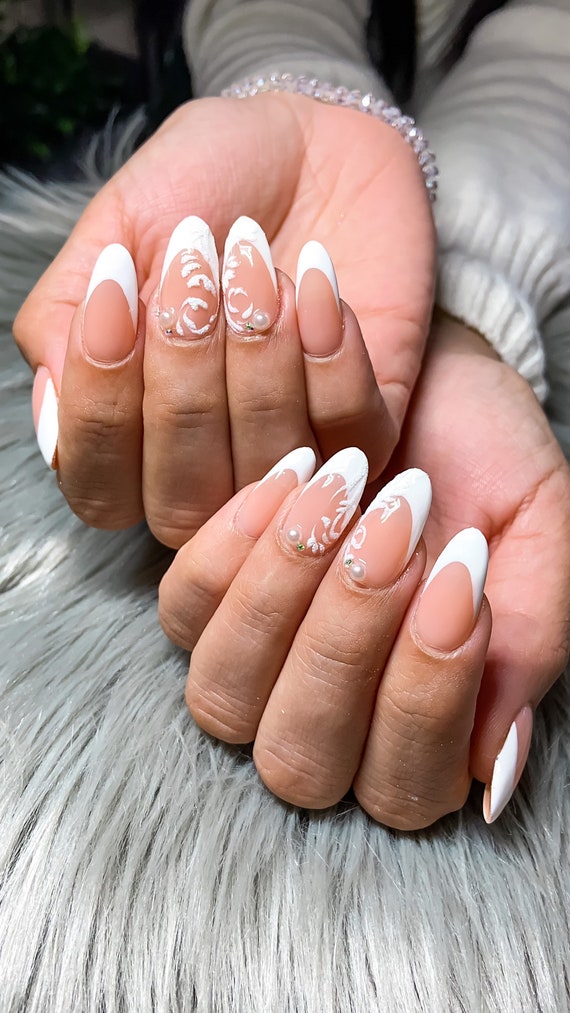 7 Wedding nail ideas for the bride who doesn't want a basic French mani |  BURO.