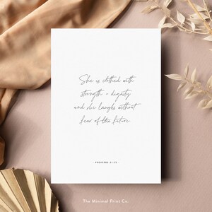 Spreuken 31:25, gekleed met kracht en waardigheid, geschenk voor moeder Schrift, Christelijke Moeders Dag Gift, Moederdag Bijbel Vers afdrukbaar