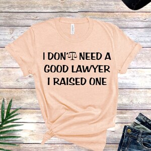 Ich brauche keinen guten Anwalt ich hob ein, lustige niedliche Anwalt Shirt, Law School Student, Law School Graduate, Rechtsanwalt Eltern stolz Shirt,