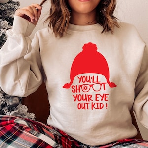 Dispararás tu sudadera Eye Out Kid, sudadera A Christmas Story, sudadera navideña divertida, sudadera de fiesta navideña,